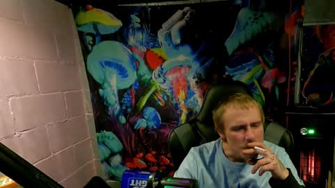 Snapshot of greenlungs8195 chatting on 12.29.24 Greenlungs8195 online show from 12.29.24
