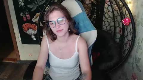 Snapshot of greenwitch9 chatting on 06.26.26 Lina online show from 06.26.26