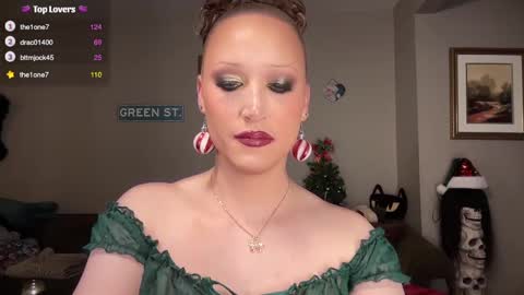 Snapshot of greenxxxqueen chatting on 12.23.24 SexQueen Nikki online show from 12.23.24