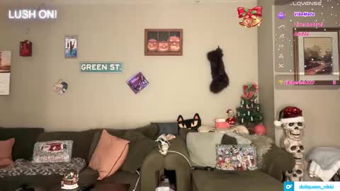 Snapshot of greenxxxqueen chatting on 11.14.25 SexQueen Nikki online show from 11.14.25