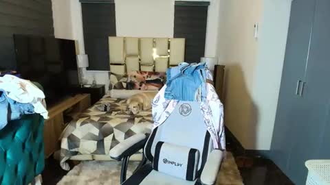 Snapshot of greta_v chatting on 12.02.25 greta_v online show from 12.02.25