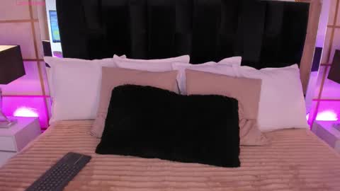 Greta Velvet  online show from 12.04.25