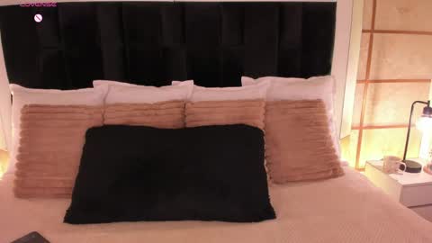 Greta Velvet  online show from 04.11.26