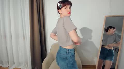 Snapshot of grl_in_power chatting on 12.18.25 Sara online show from 12.18.25