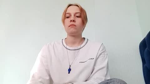 Snapshot of gudrunpienta chatting on 11.08.25 Kira online show from 11.08.25