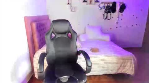 Hello Im Julieta Im 25 years old welcome to my room have fun and be happy. online show from 06.01.26