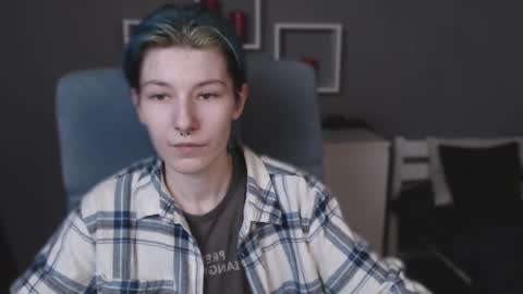 Snapshot of guitarandangell chatting on 10.25.25 guitarandangell online show from 10.25.25