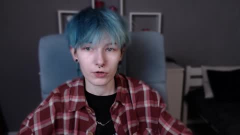 Snapshot of guitarandangell chatting on 10.27.25 guitarandangell online show from 10.27.25