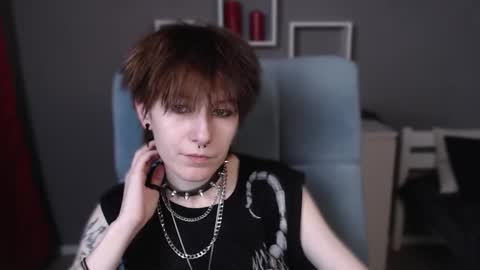 Snapshot of guitarandangell chatting on 11.11.25 guitarandangell online show from 11.11.25