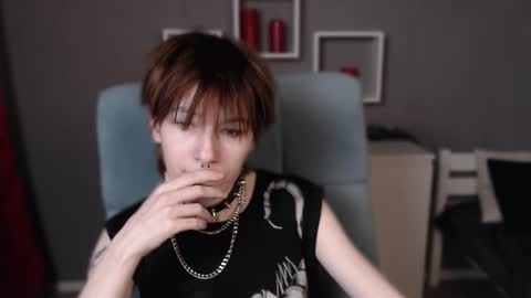 Snapshot of guitarandangell chatting on 11.12.25 guitarandangell online show from 11.12.25