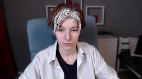 Snapshot of guitarandangell chatting on 11.17.25 guitarandangell online show from 11.17.25