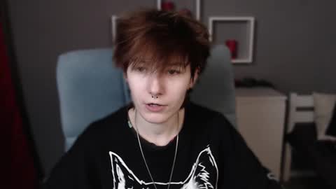 Snapshot of guitarandangell chatting on 11.18.25 guitarandangell online show from 11.18.25