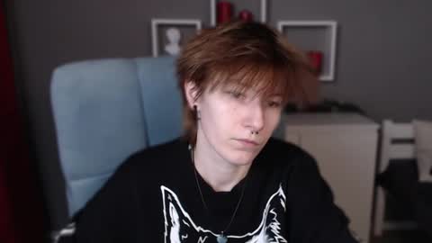 Snapshot of guitarandangell chatting on 11.30.25 guitarandangell online show from 11.30.25