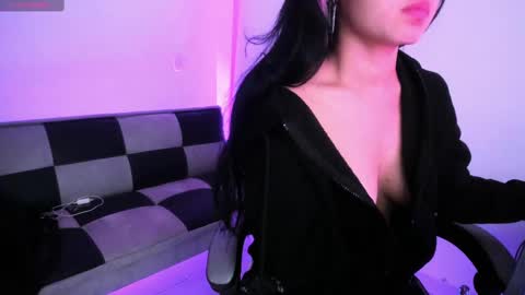 gwenhazel online show from 10.06.25