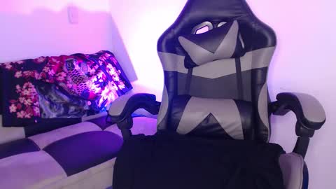 gwenhazel online show from 10.22.25