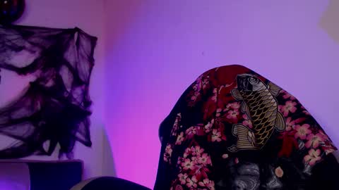 gwenhazel online show from 10.23.25