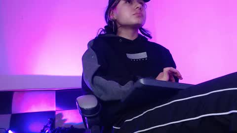 gwenhazel online show from 11.20.25