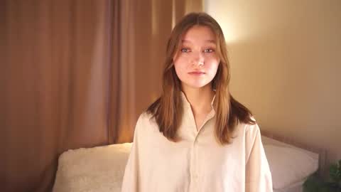 Snapshot of gwennielove chatting on 12.16.25 Molly online show from 12.16.25