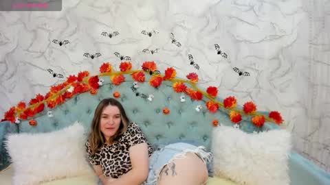 Snapshot of gwensmitt chatting on 10.31.25 gwensmitt online show from 10.31.25