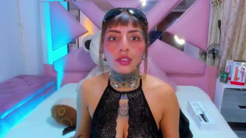 gyal_8_ online show from 09.20.25