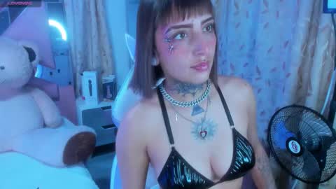 gyal_8_ online show from 09.23.25
