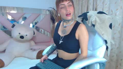 gyal_8_ online show from 10.04.25