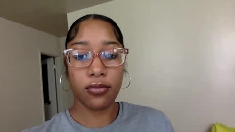 Snapshot of gyalxoxo chatting on 10.03.25 gyalxoxo online show from 10.03.25