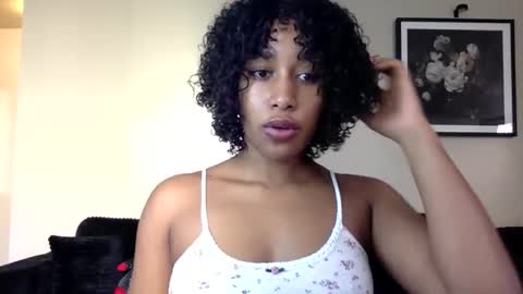 Snapshot of gyalxoxo chatting on 12.18.25 gyalxoxo online show from 12.18.25