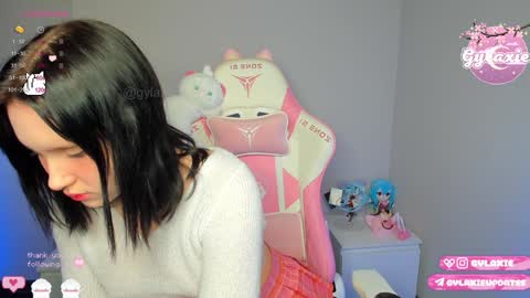 Snapshot of gylaxie chatting on 12.05.24 online show from 12.05.24