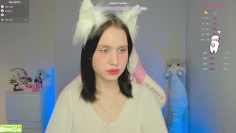 Snapshot of gylaxie chatting on 02.04.25 online show from 02.04.25