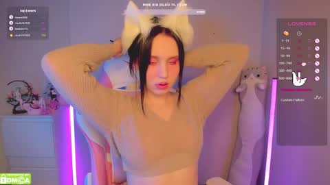 Snapshot of gylaxie chatting on 02.12.25 online show from 02.12.25