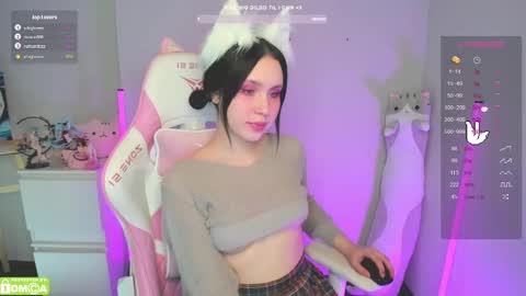Snapshot of gylaxie chatting on 02.16.25 online show from 02.16.25
