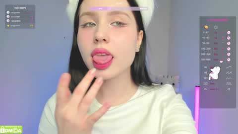 Snapshot of gylaxie chatting on 02.20.25 online show from 02.20.25