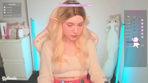 Snapshot of gylaxie chatting on 03.01.25 online show from 03.01.25