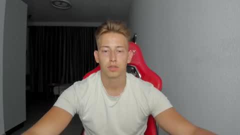 Snapshot of gym_alpha chatting on 11.04.25 Oliver online show from 11.04.25