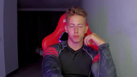 Snapshot of gym_alpha chatting on 11.12.25 Oliver online show from 11.12.25