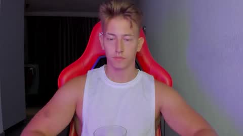 Snapshot of gym_alpha chatting on 11.25.25 Oliver online show from 11.25.25