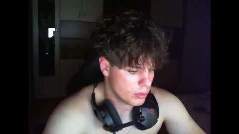 Snapshot of gymguy0505 chatting on 12.14.25 gymguy0505 online show from 12.14.25