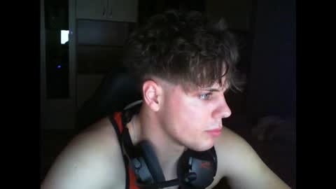 Snapshot of gymguy0505 chatting on 12.16.25 gymguy0505 online show from 12.16.25