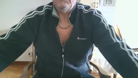 Snapshot of gyrdy chatting on 01.25.25 gyrdy online show from 01.25.25
