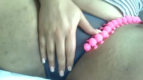 Snapshot of h0n3yb333 chatting on 10.09.25 h0n3yb333 online show from 10.09.25