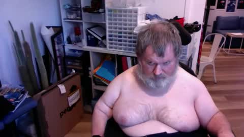 Snapshot of h20976 chatting on 12.16.25 h20976 online show from 12.16.25