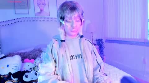 Snapshot of h3llokitty_ chatting on 04.06.26 Hello Kitty online show from 04.06.26