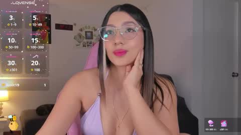 Snapshot of h3y_mia3 chatting on 03.08.25 Paulina online show from 03.08.25