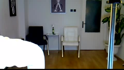 Snapshot of h_blackwood chatting on 06.02.26 H. Blackwood online show from 06.02.26