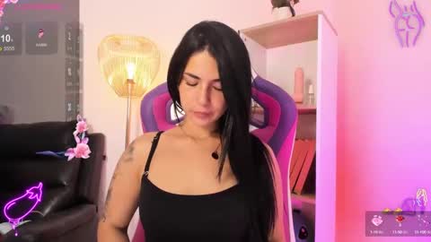 Snapshot of hadid_jimenez chatting on 09.29.25 Hadid online show from 09.29.25