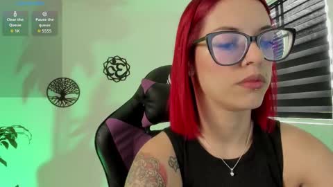 Snapshot of haileebeer_ chatting on 10.07.25 Hailee online show from 10.07.25