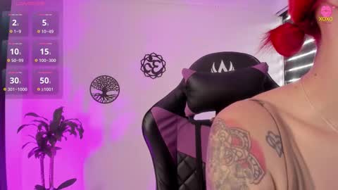 Snapshot of haileebeer_ chatting on 11.10.25 Hailee online show from 11.10.25