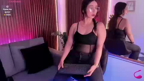 hailey_bieber_ online show from 03.03.26