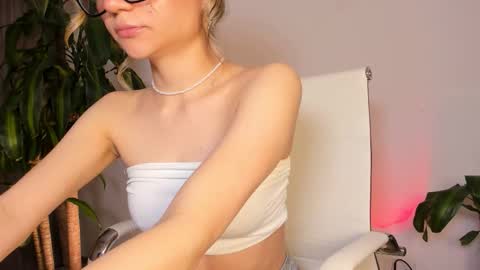 Hailey online show from 10.18.25